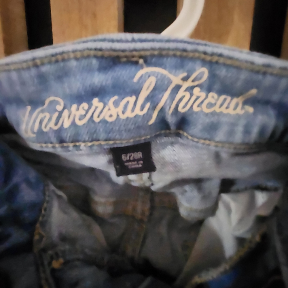 Distressed Jeans - Picture 2 of 3